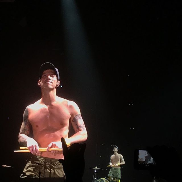 Уперше в Україні: як пройшов шалений концерт Twenty One Pilots у Києві - фото 304806