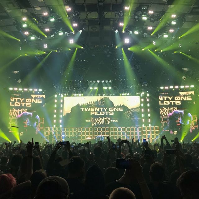 Уперше в Україні: як пройшов шалений концерт Twenty One Pilots у Києві - фото 304807