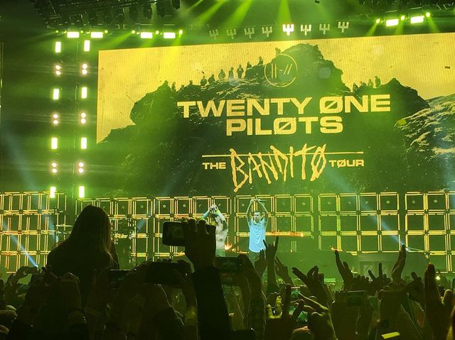 Уперше в Україні: як пройшов шалений концерт Twenty One Pilots у Києві - фото 304814