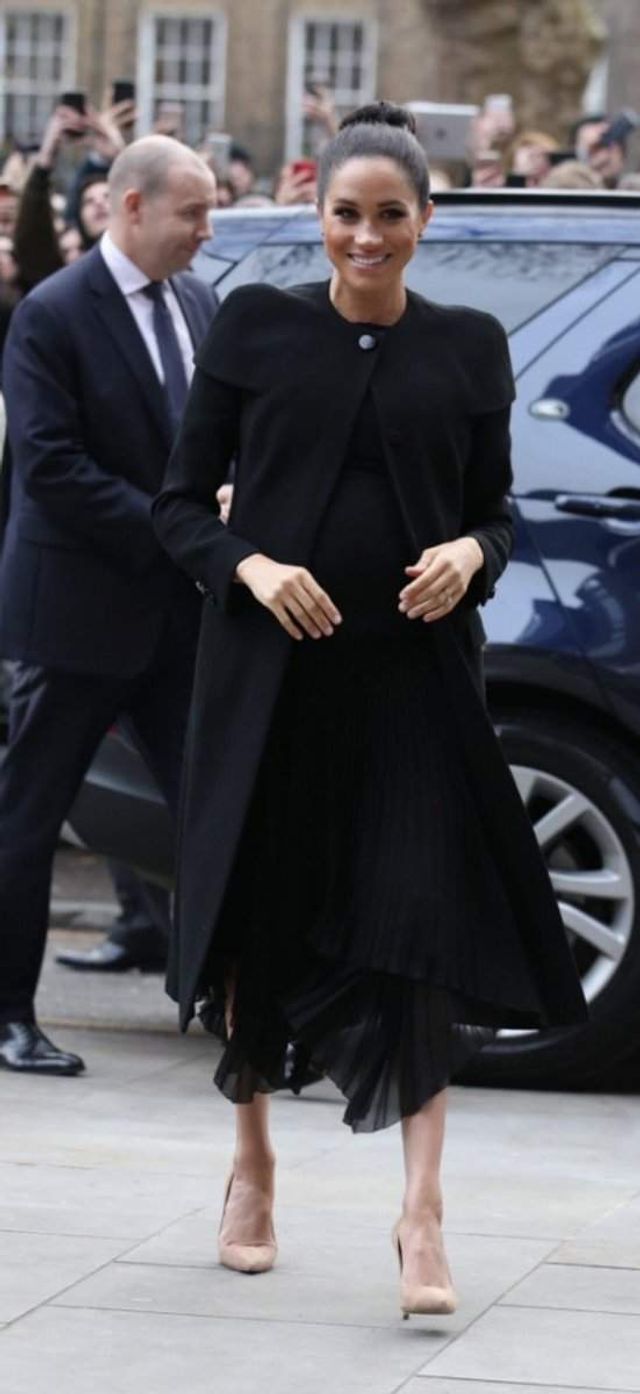 Вагітна Меган Маркл захопила публіку своїм виглядом - фото 305118