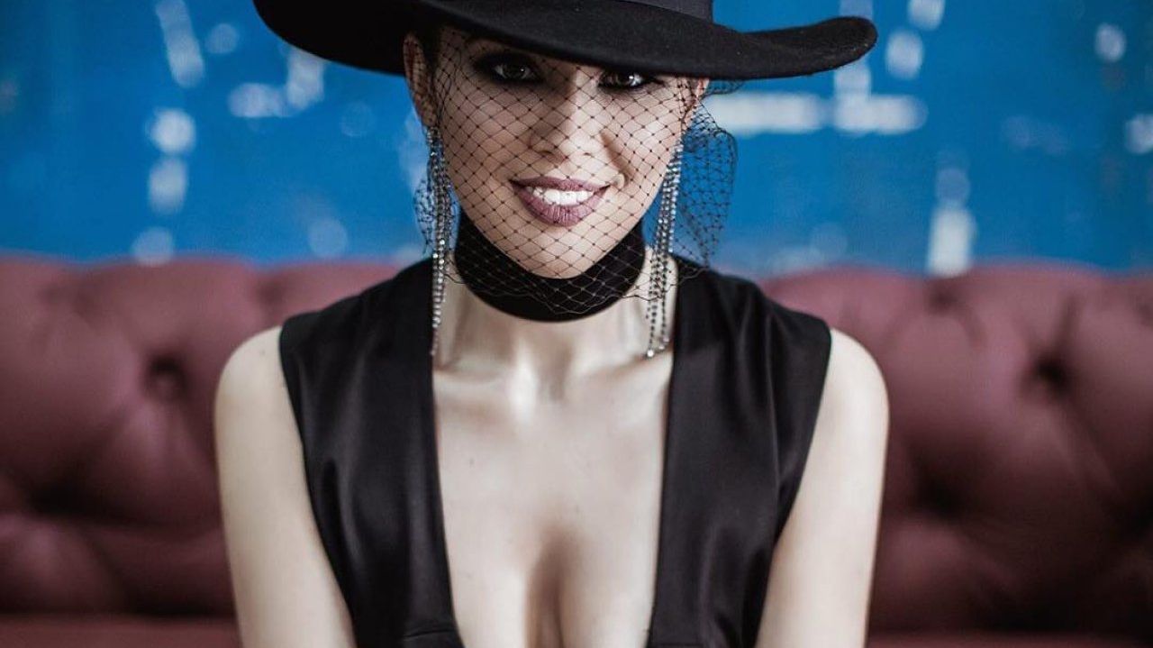 Епатажна MARUV зізналася, що працювала в стриптиз-клубі