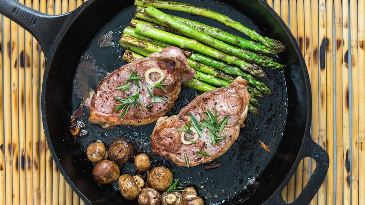 Як приготувати стейк на сковороді і здивувати свою кохану: ідеальний рецепт