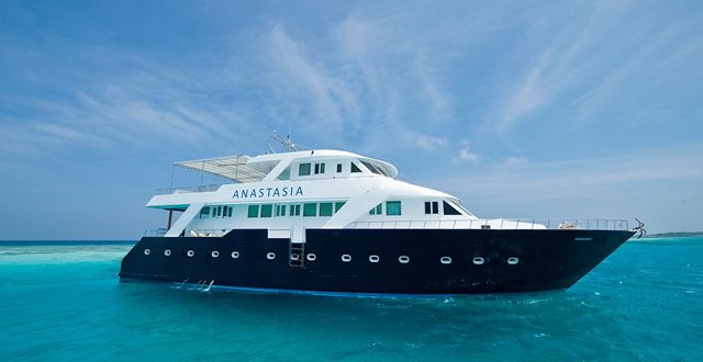 Серед обов'язків мандрівника - тестування дорогих яхт - фото 305227