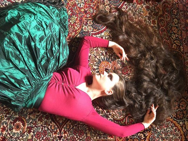 Художниця, яка не стриже і не миє волосся більше 20 років, показала нові фото - фото 305340