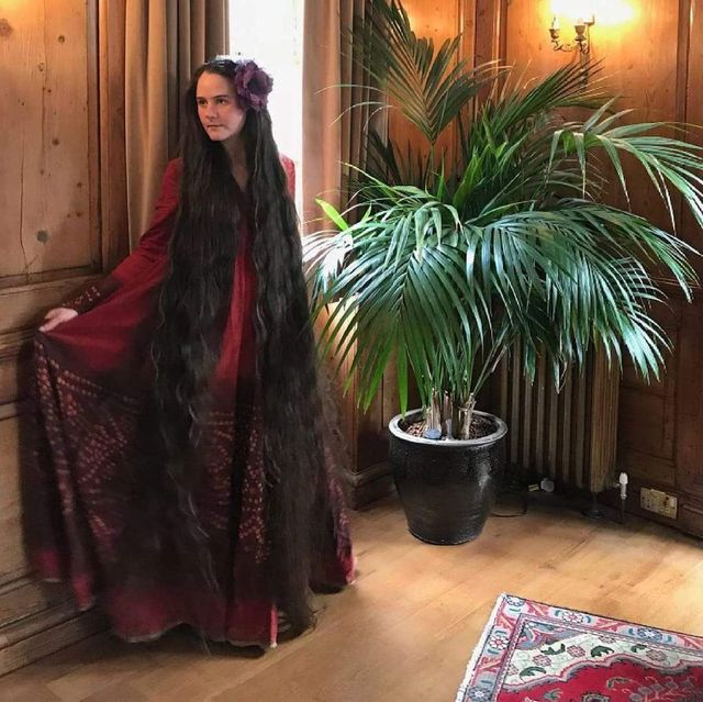 Художниця, яка не стриже і не миє волосся більше 20 років, показала нові фото - фото 305344