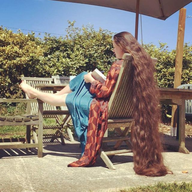 Художниця, яка не стриже і не миє волосся більше 20 років, показала нові фото - фото 305345