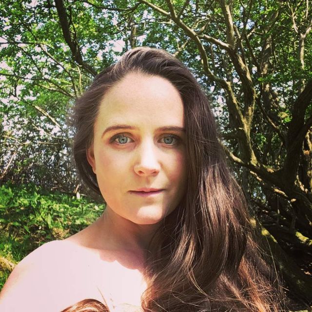 Художниця, яка не стриже і не миє волосся більше 20 років, показала нові фото - фото 305346