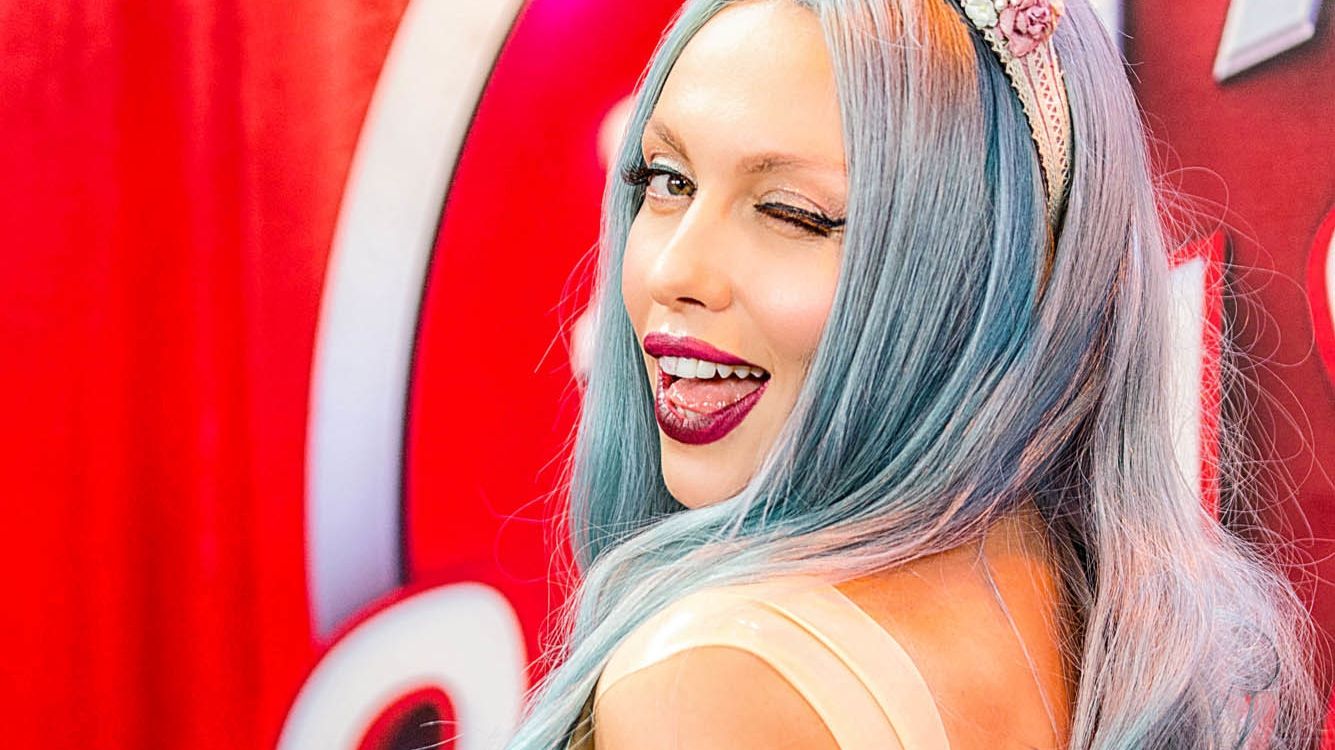 Спокуслива Оля Полякова вразила екстравагантним образом