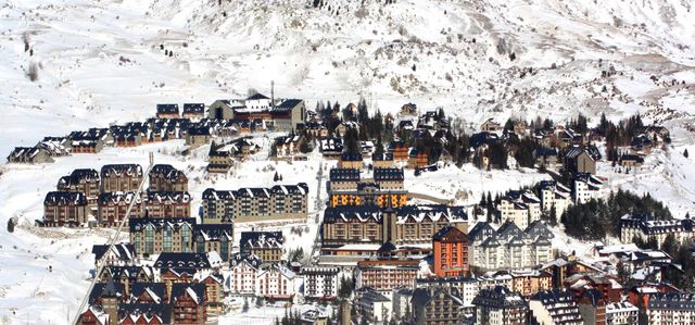 Курорт Арамон-Формігаль знаменитий своїми просторами - фото 305591