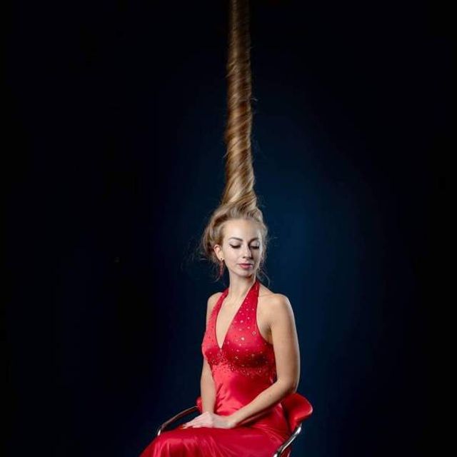 Українка, яка 28 років не стригла волосся, показала нові фото - фото 305642