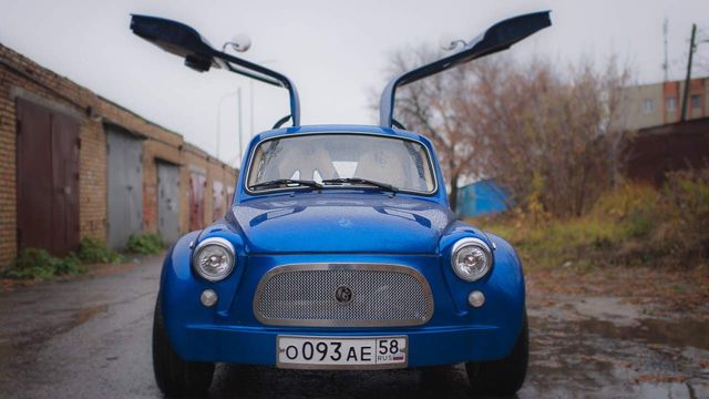 Умільці оснастили Запорожець вертикальними дверима від Tesla - фото 305912