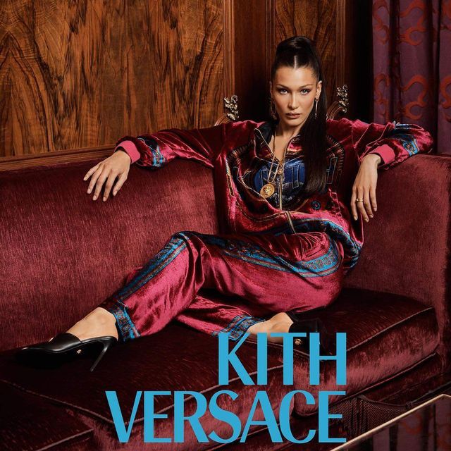 Зухвала модель збентежила фанатів знімками у шкіряній білизні - фото 305937