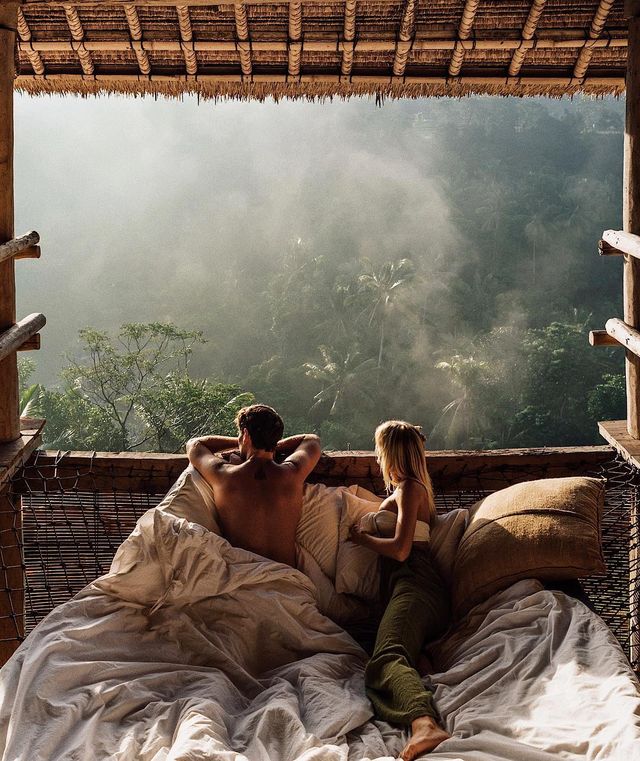 Закохана пара підкорює світ і надихає на мандри: яскраві фото - фото 306085