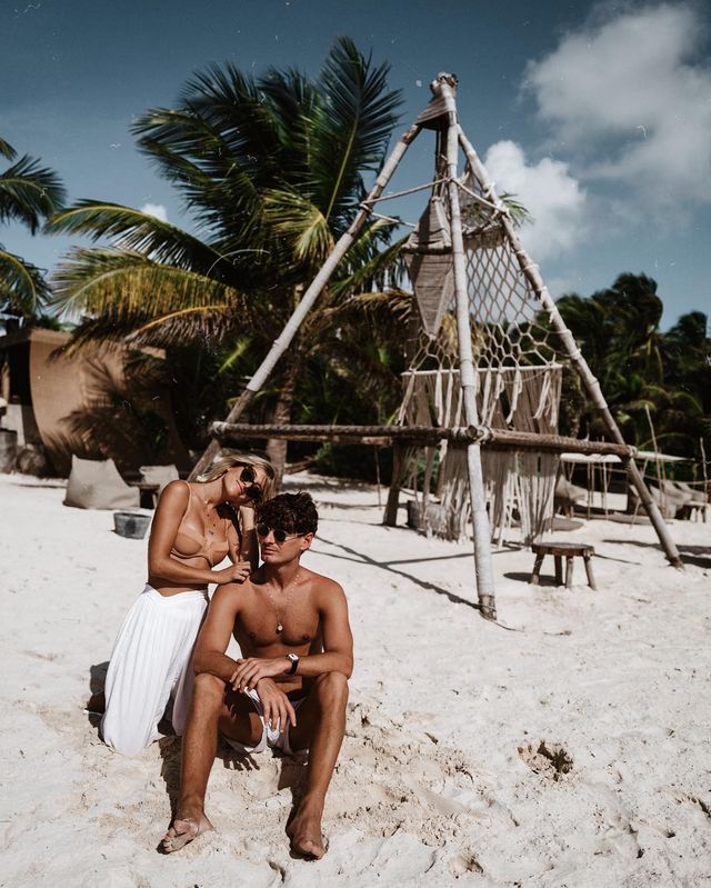 Закохана пара підкорює світ і надихає на мандри: яскраві фото - фото 306088