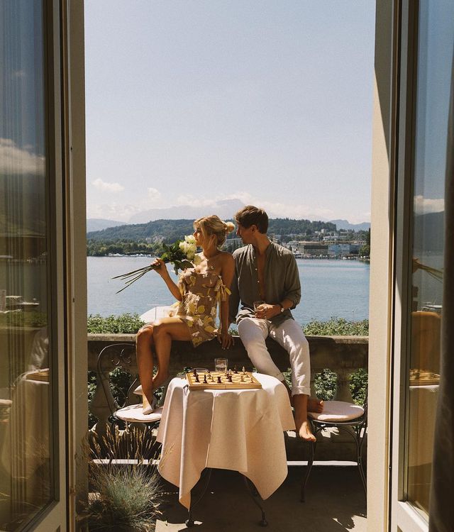 Закохана пара підкорює світ і надихає на мандри: яскраві фото - фото 306090