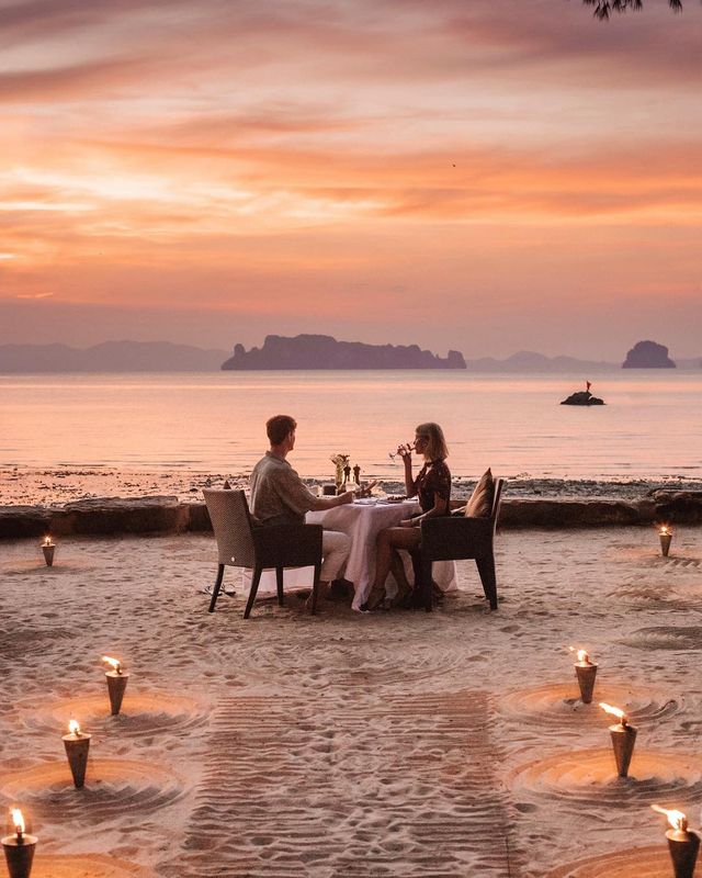 Закохана пара підкорює світ і надихає на мандри: яскраві фото - фото 306096