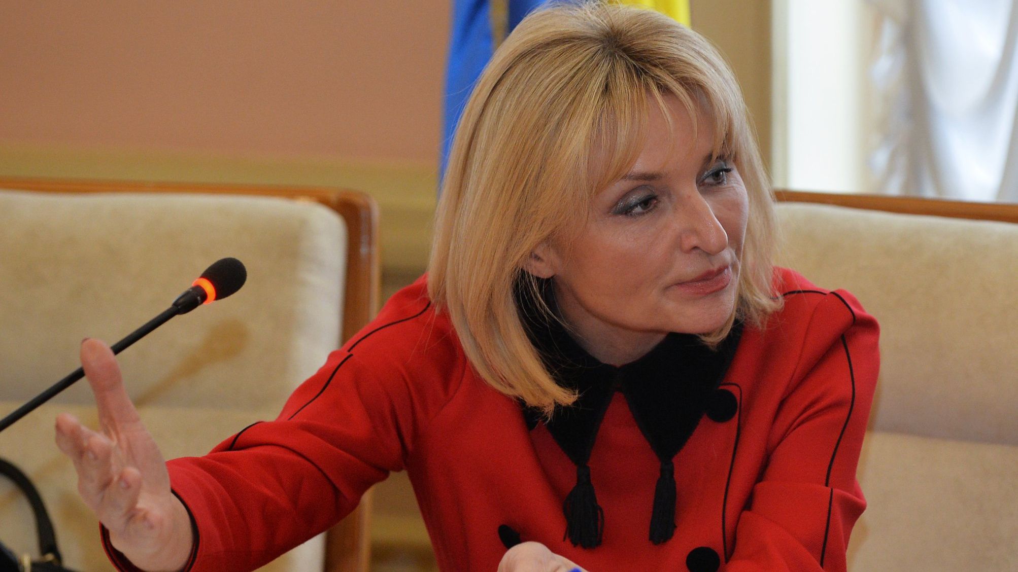 Ірина Луценко вилаялася з трибуни Ради: епічне відео