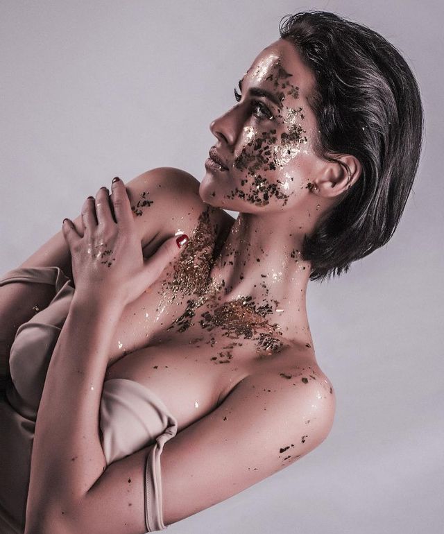 Даша Астаф'єва розбурхала уяву пікантним фотосетом - фото 306220