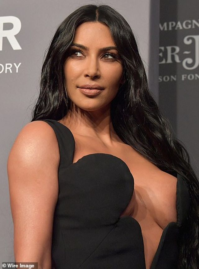 Світська левиця Кім Кардашян - фото 306271