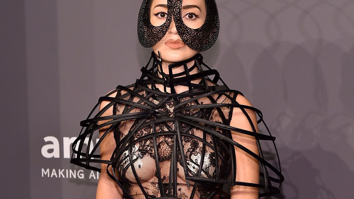 Відома модель одягнулася у БДСМ-стилі на благодійний вечір