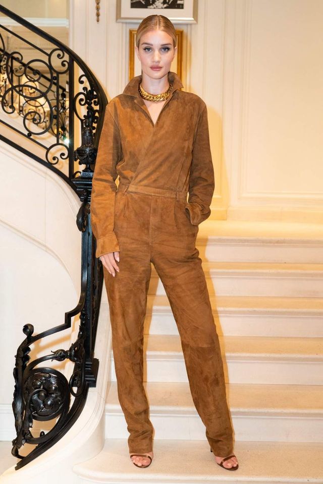 Британська топ-модель похвалилася розкішною фігурою - фото 306414