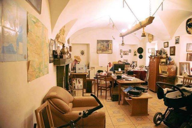 Найстаріша житлова будівля Києва у колоритних фото - фото 306697