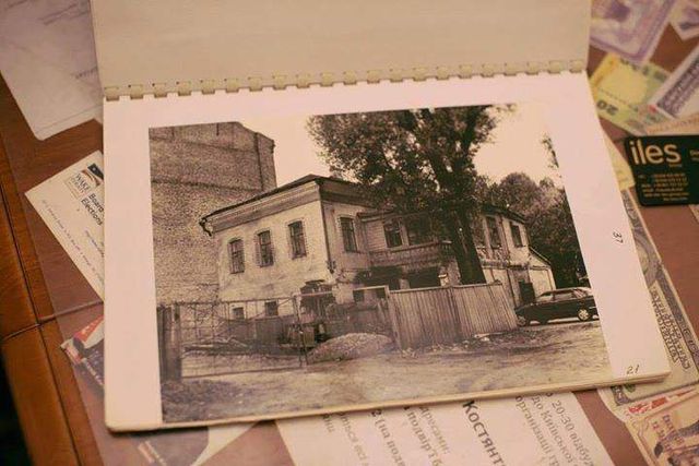 Найстаріша житлова будівля Києва у колоритних фото - фото 306698
