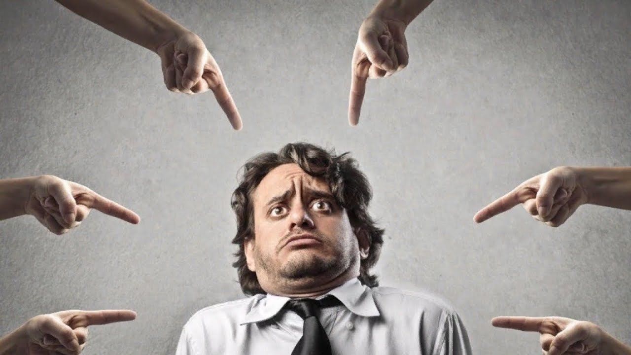 Чому і коли саме ми починаємо залежати від чужої думки