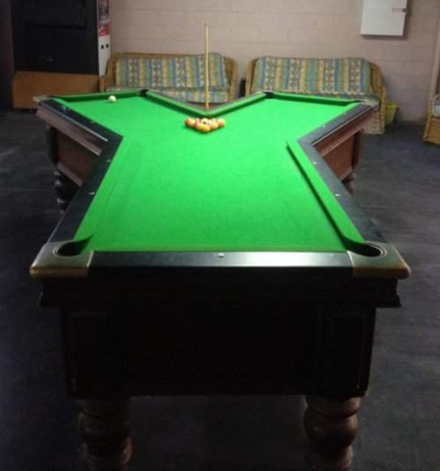 Найбільш незвичайні столи для більярду: зіграли би? - фото 306999