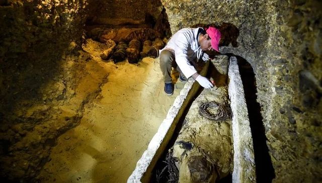 Єгипетська поліція повідомила, що виявила стародавню гробницю - фото 307037