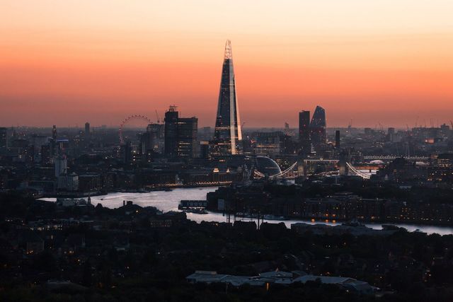 Міські пейзажі Лондона, які заворожують: фото Натана Хендса - фото 307069