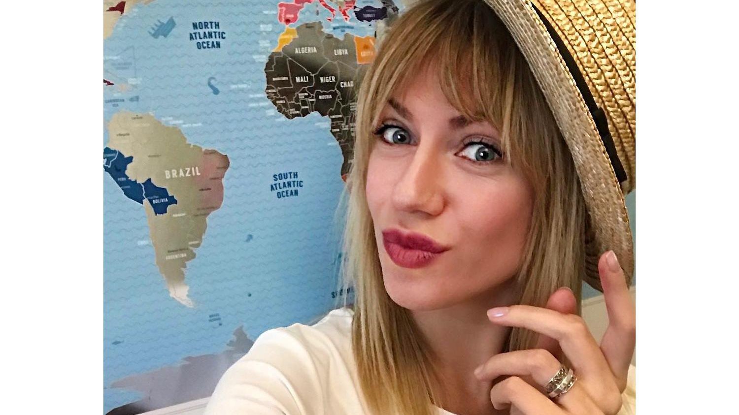 Шанувальники Лесі пишуть, що вона спеціально кинула нареченого - фото 1