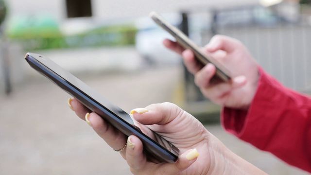 Залежність від соцмереж впливає на можливість зради - фото 307477