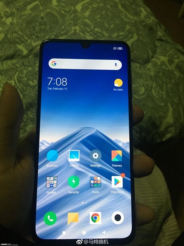 Xiaomi Mi 9 на живих фото - фото 307552