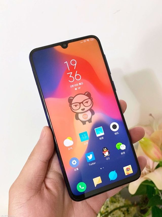 Xiaomi Mi 9 на живих фото - фото 307554