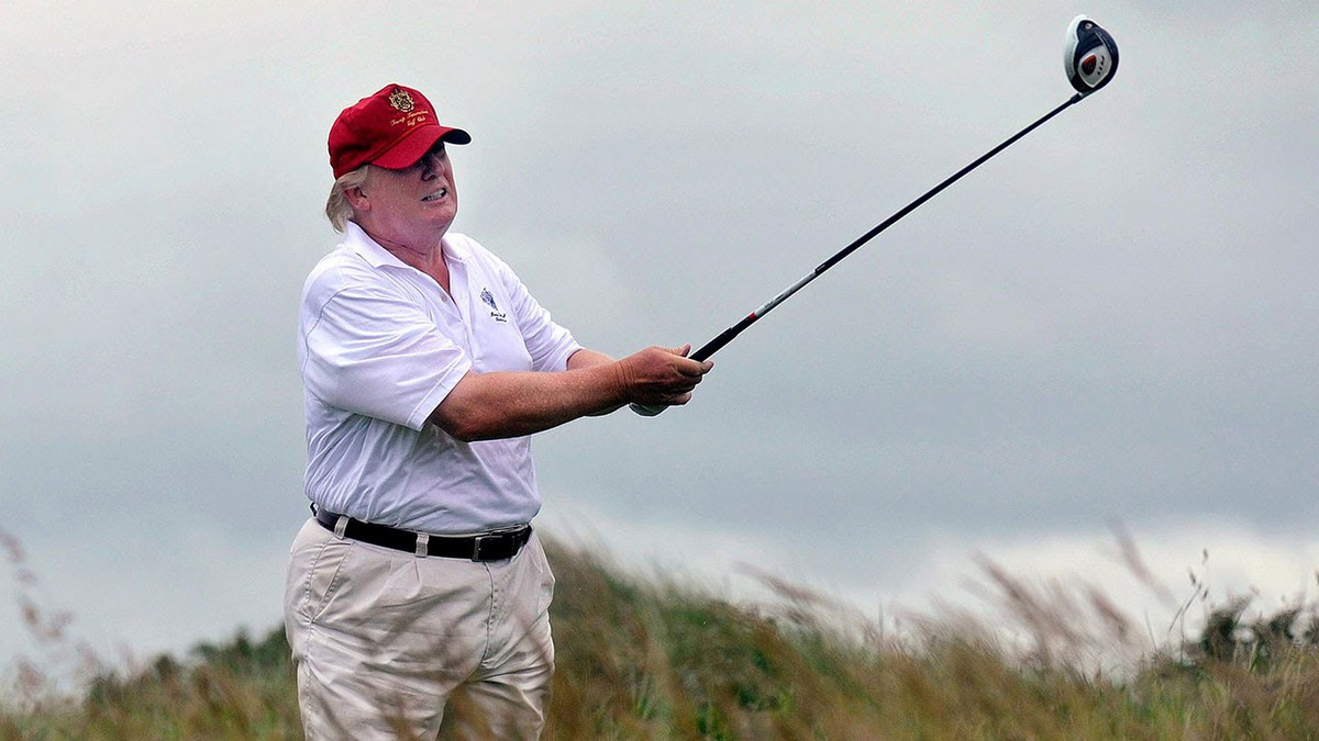 Дональд Трамп не може прожити без гольфу - фото 1