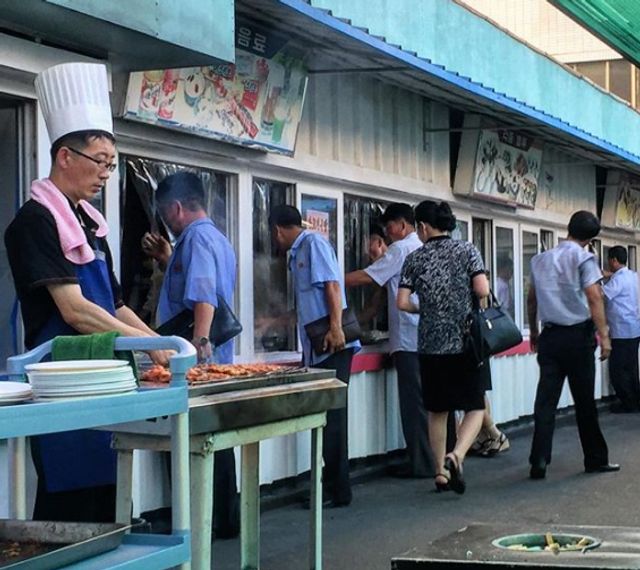 Повсякденне життя у Північній Кореї: рідкісні кадри - фото 308026