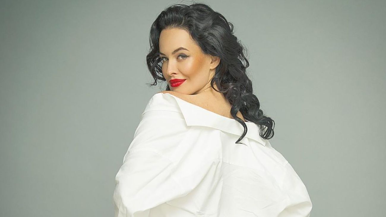 Даша Астаф'єва підкорила публіку яскравою сукнею