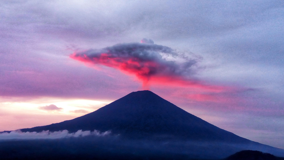 Вулкани на Балі поєднані мережею підземних каналів - фото 1