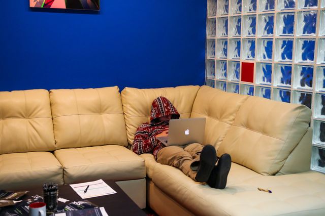 Програмісти дійсно інколи живуть на роботі - фото 308106