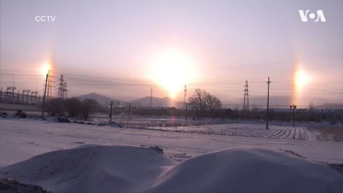 На півночі Китаю побачили одразу три сонця: відеофакт