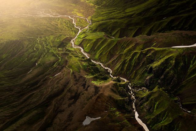 Як виглядає Ісландія з висоти: захопливі фото - фото 308349