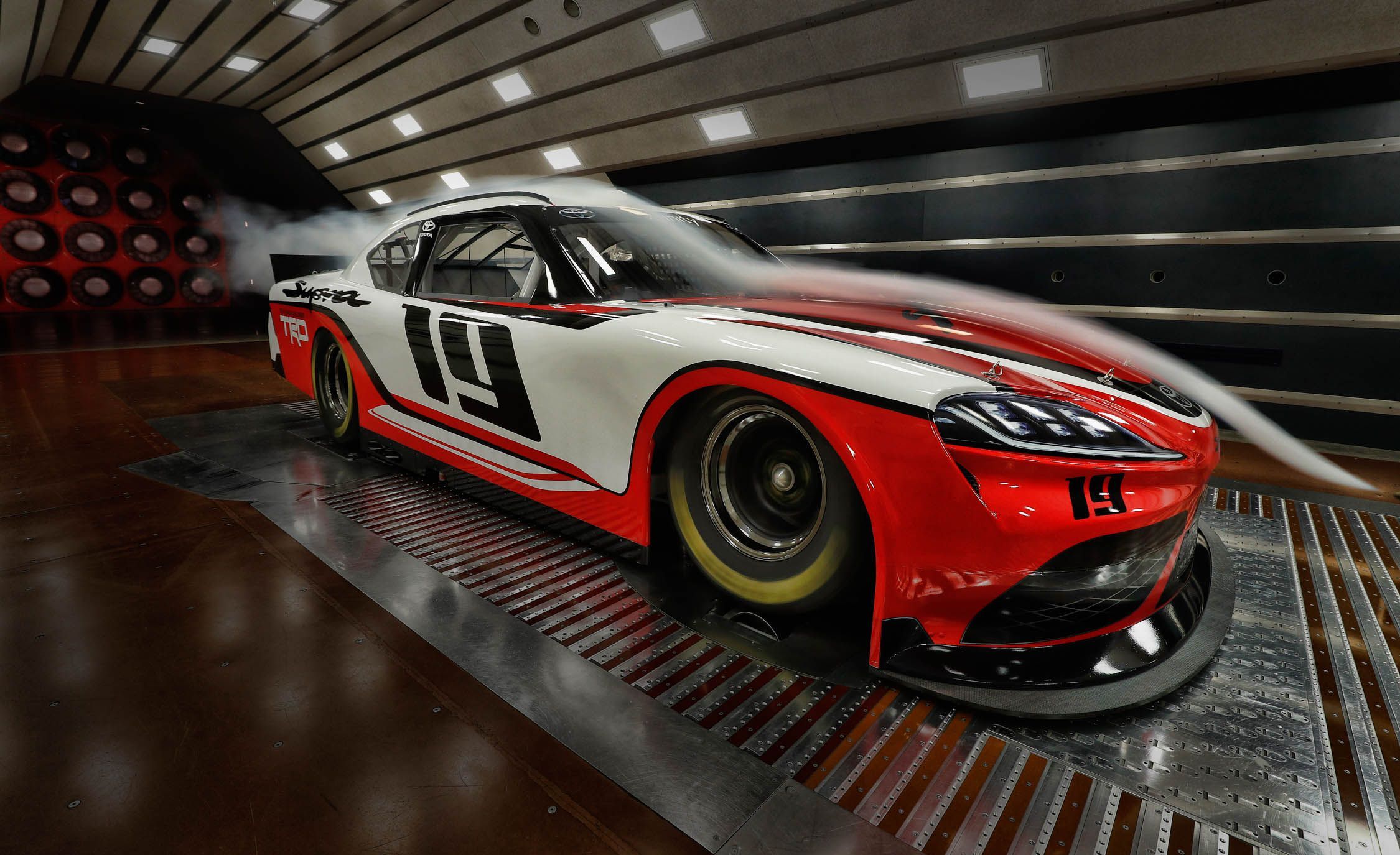 Масштабна аварія: на NASCAR водночас зіткнулася 21 машина