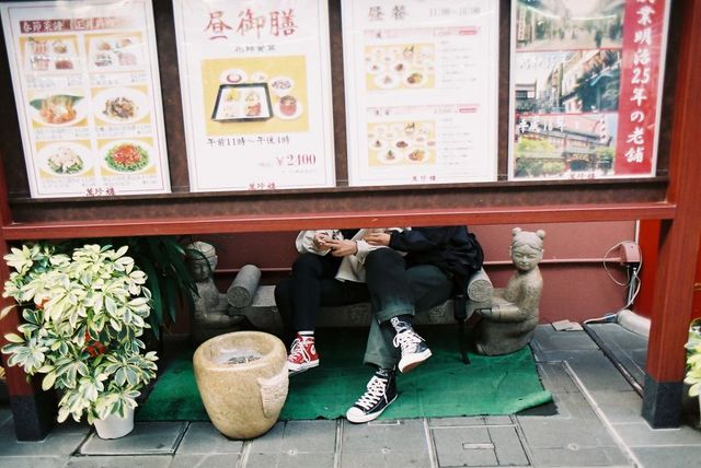 Життя та мода на вулицях Японії: незвичайні фото - фото 308606