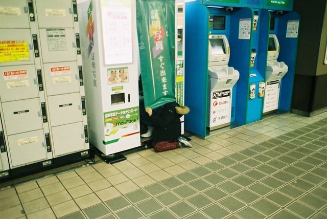 Життя та мода на вулицях Японії: незвичайні фото - фото 308607