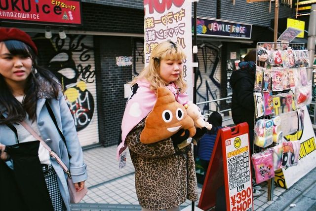 Життя та мода на вулицях Японії: незвичайні фото - фото 308612