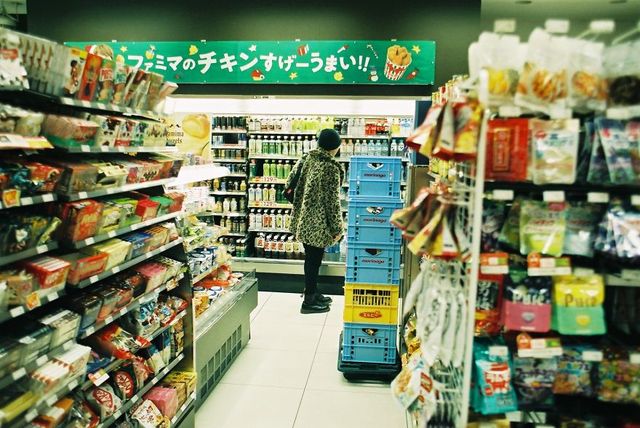 Життя та мода на вулицях Японії: незвичайні фото - фото 308621