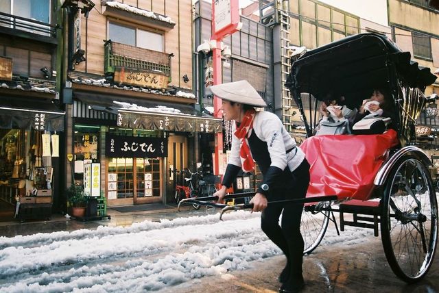 Життя та мода на вулицях Японії: незвичайні фото - фото 308623