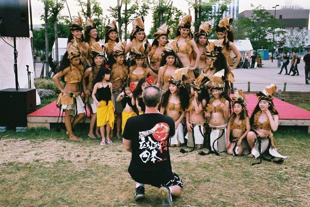 Життя та мода на вулицях Японії: незвичайні фото - фото 308625