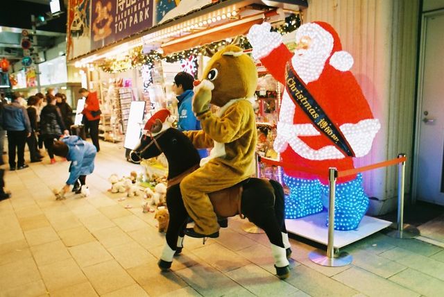 Життя та мода на вулицях Японії: незвичайні фото - фото 308628
